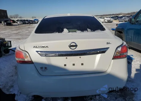 2015 Nissan Altima 2.5 из США, поврежденный, VIN 1N4AL3AP7FN401202